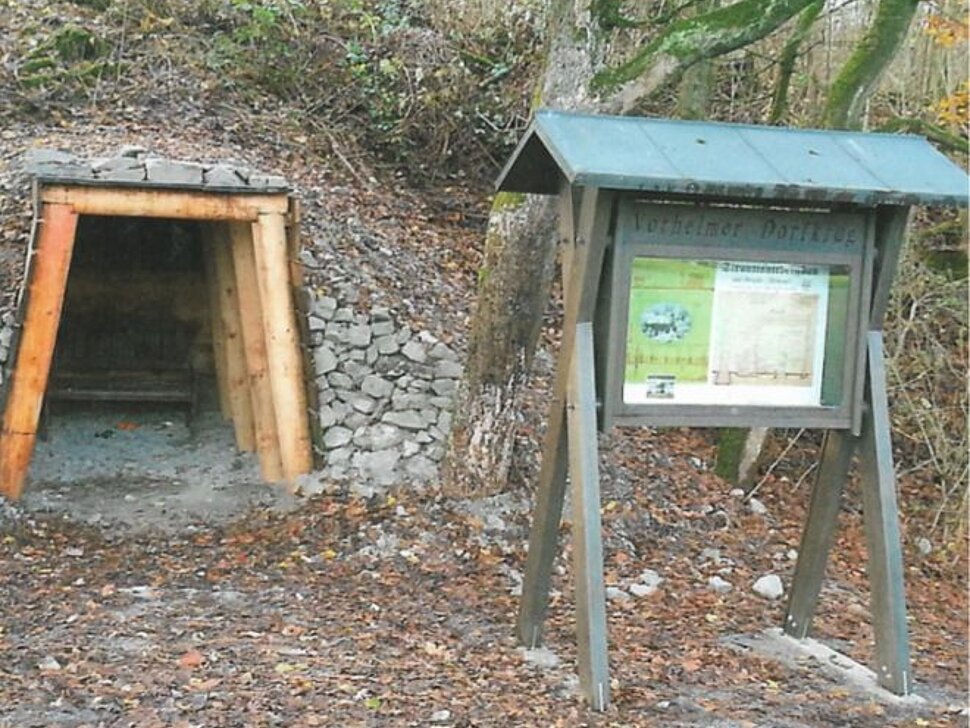 Stolleneingang und Infotafel