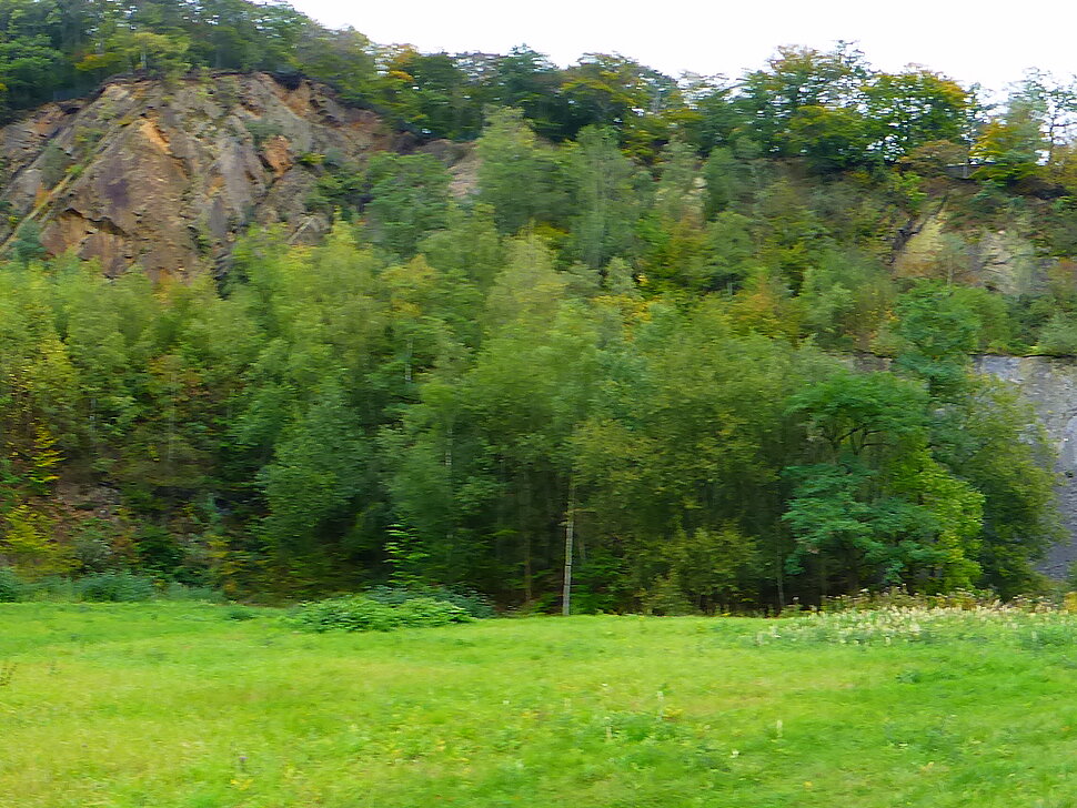 Panoramabild des gesamten Steinbruchs