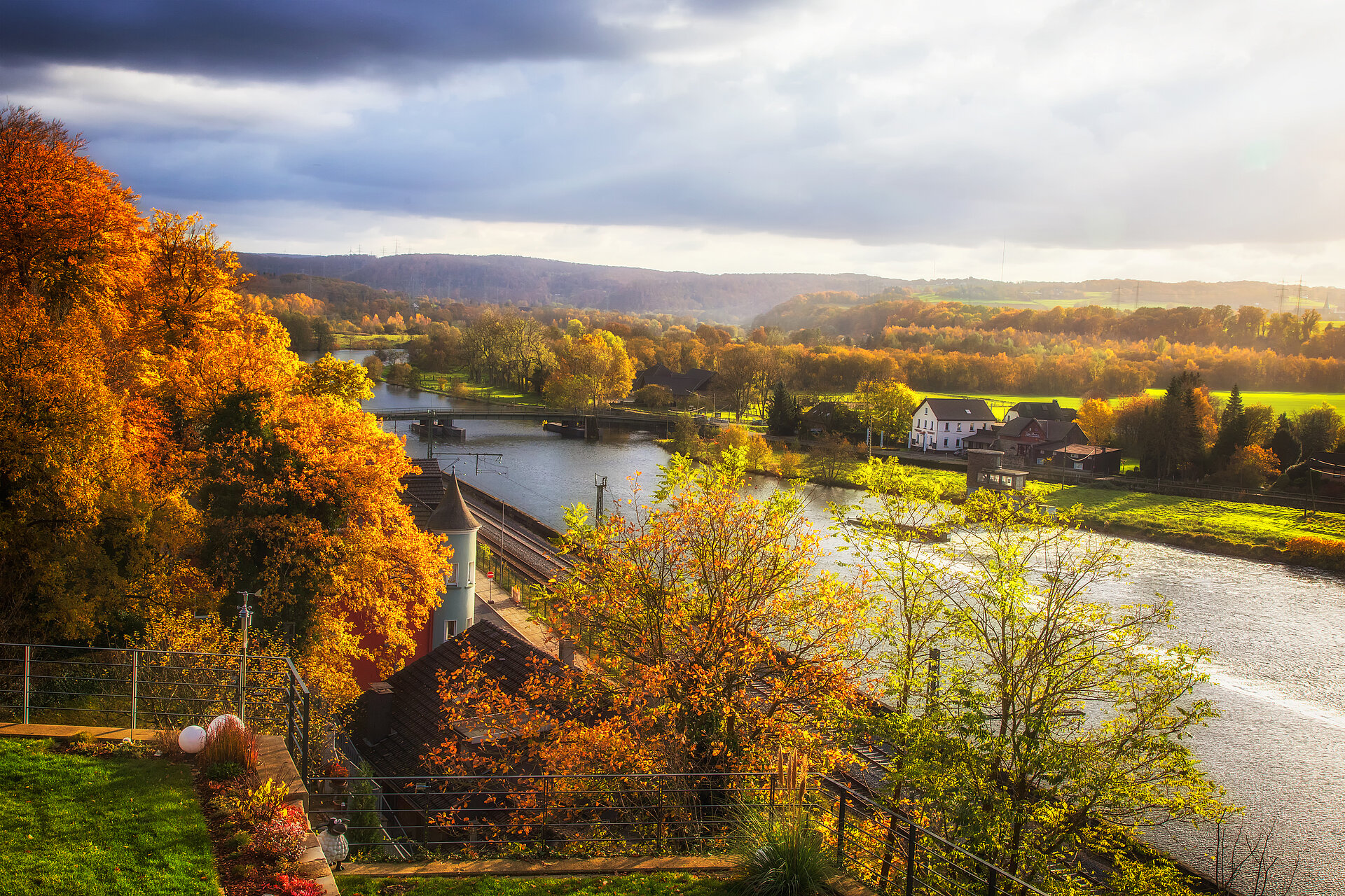 Fluss in Herbsstimmung