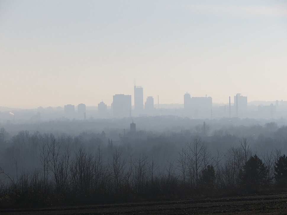 Winterbild mit Skyline von Essen