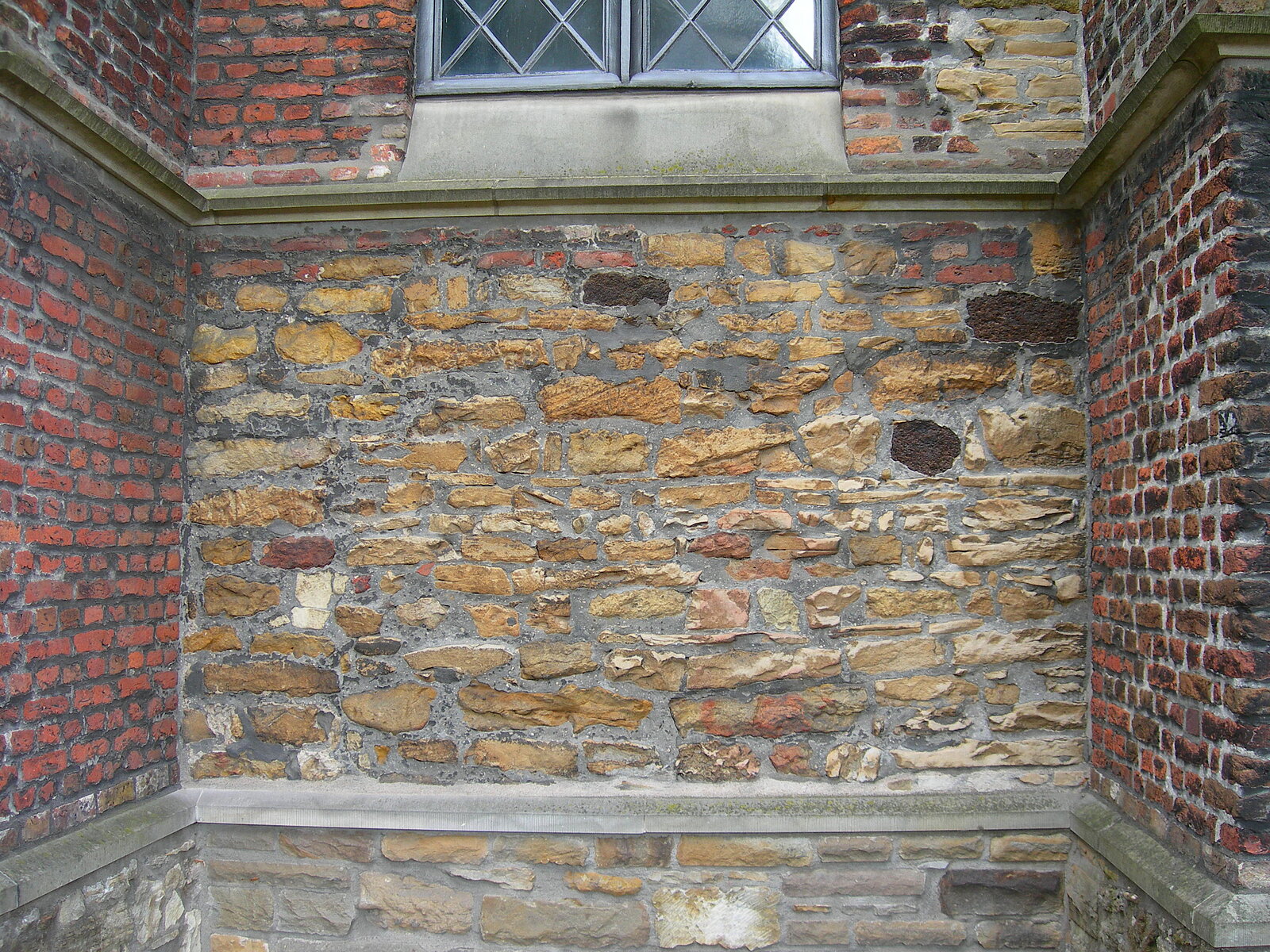Natursteinwand