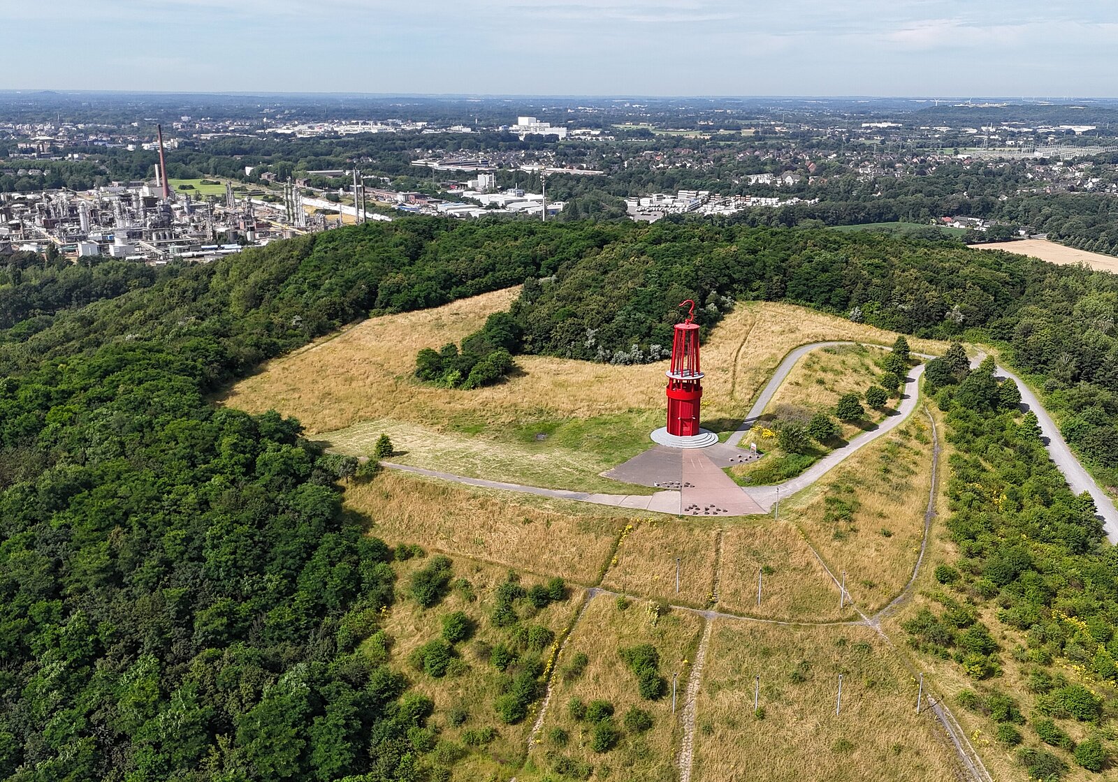 Begehbare beleuchtete Grubenlampe in der Nacht
