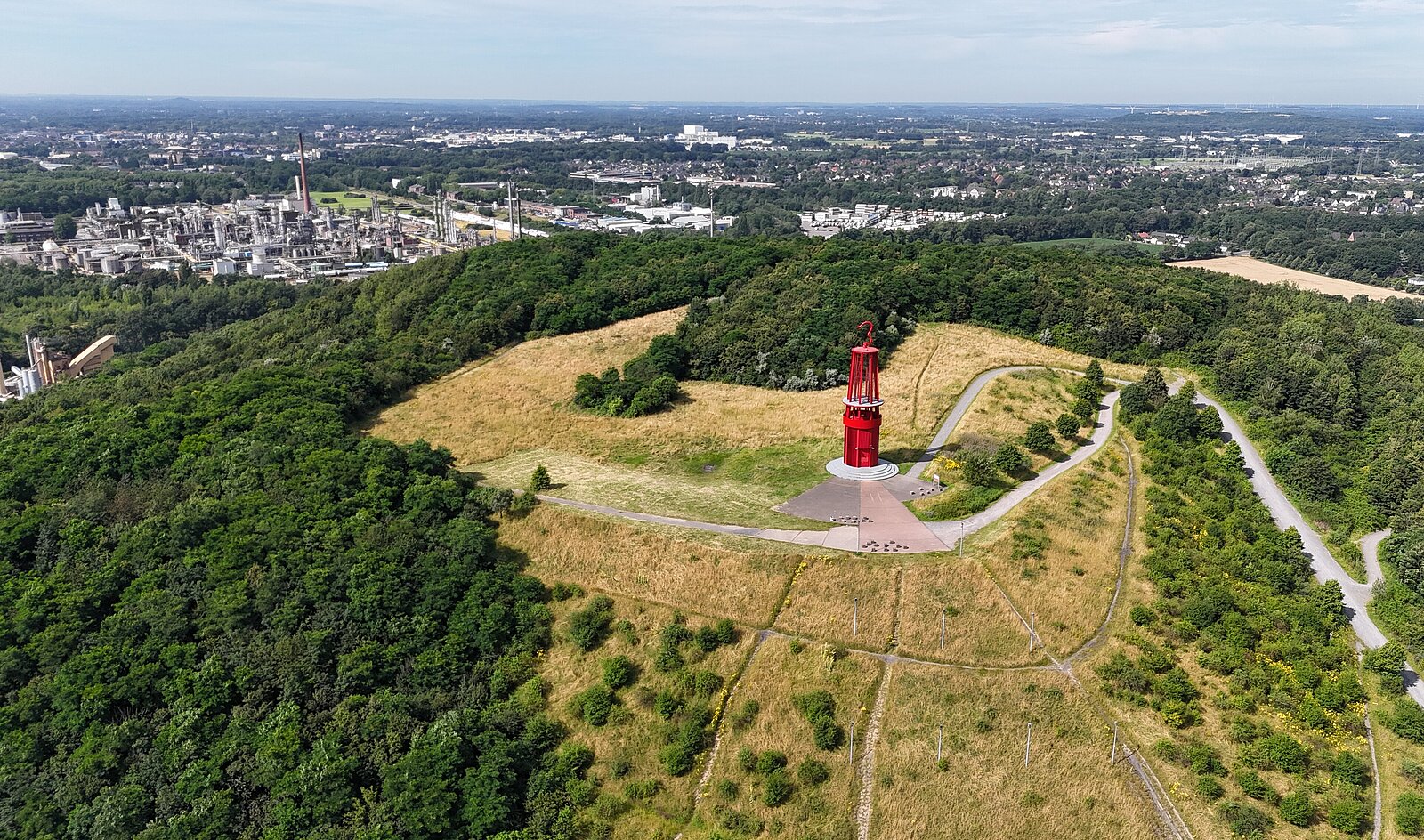 Begehbare beleuchtete Grubenlampe in der Nacht