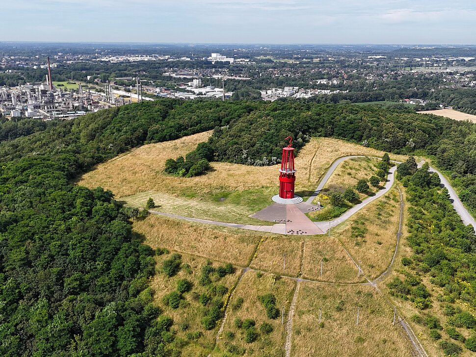 Begehbare beleuchtete Grubenlampe in der Nacht