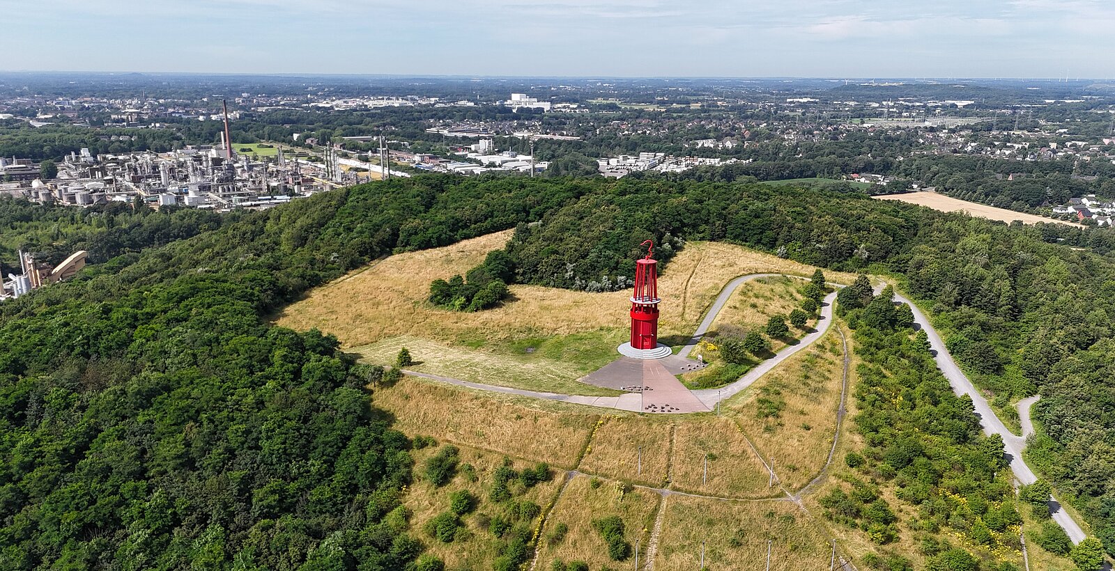 Begehbare beleuchtete Grubenlampe in der Nacht