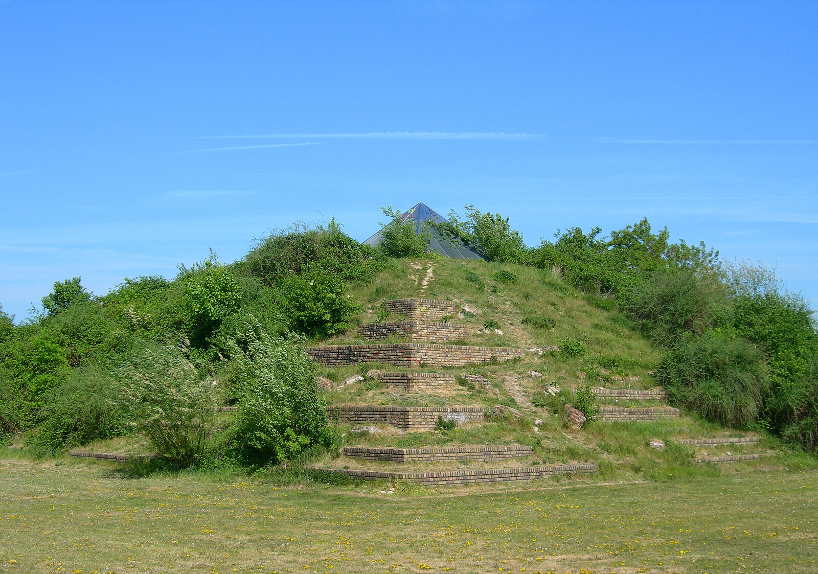 Pyramide aus Bauschutt der Ziegelei Horstmar. 