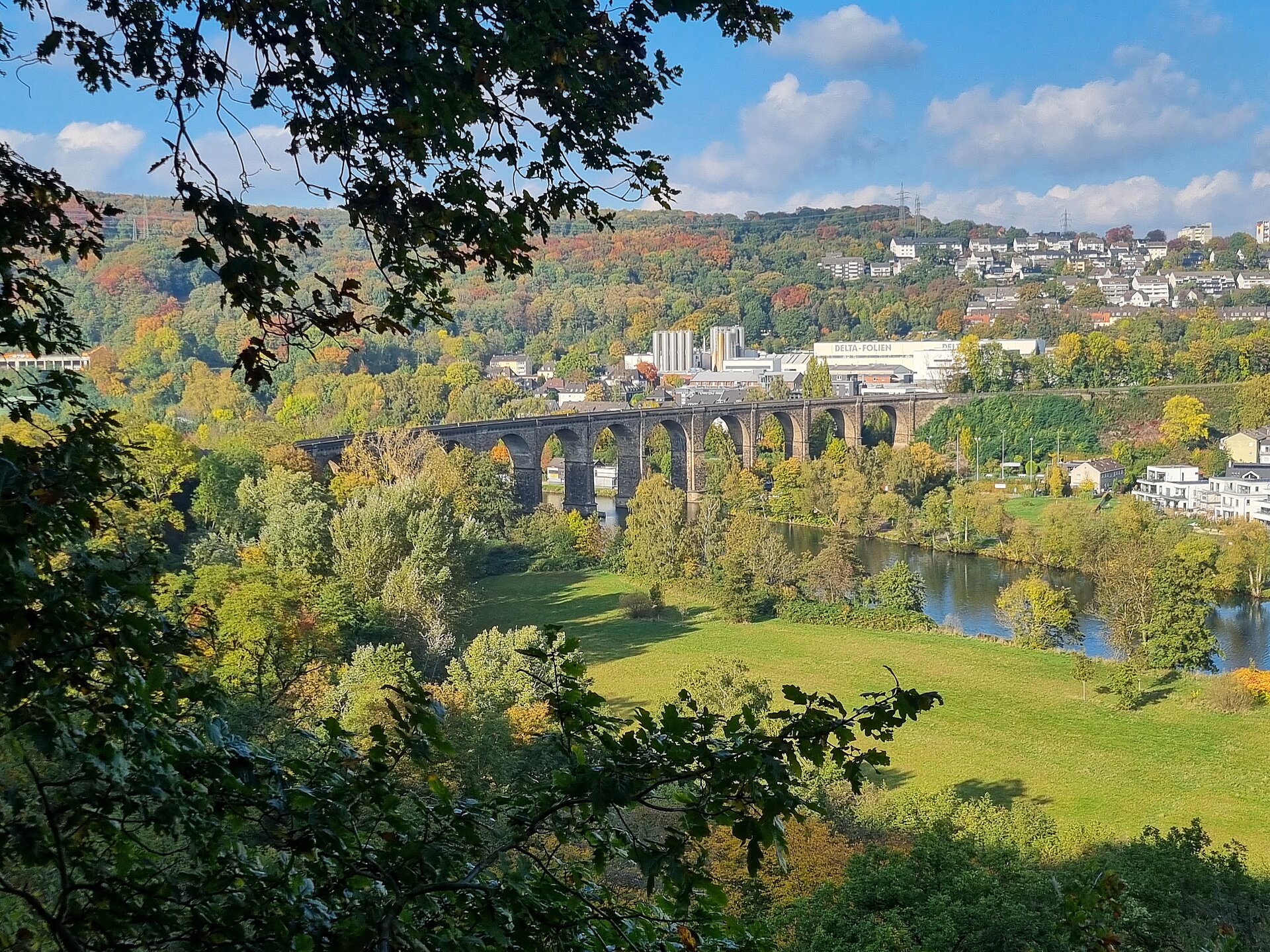 Großes Viadukt aus Sandstein