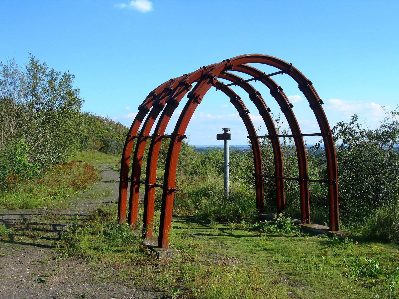 Metallbögen (Streckenausbau) auf Halde 