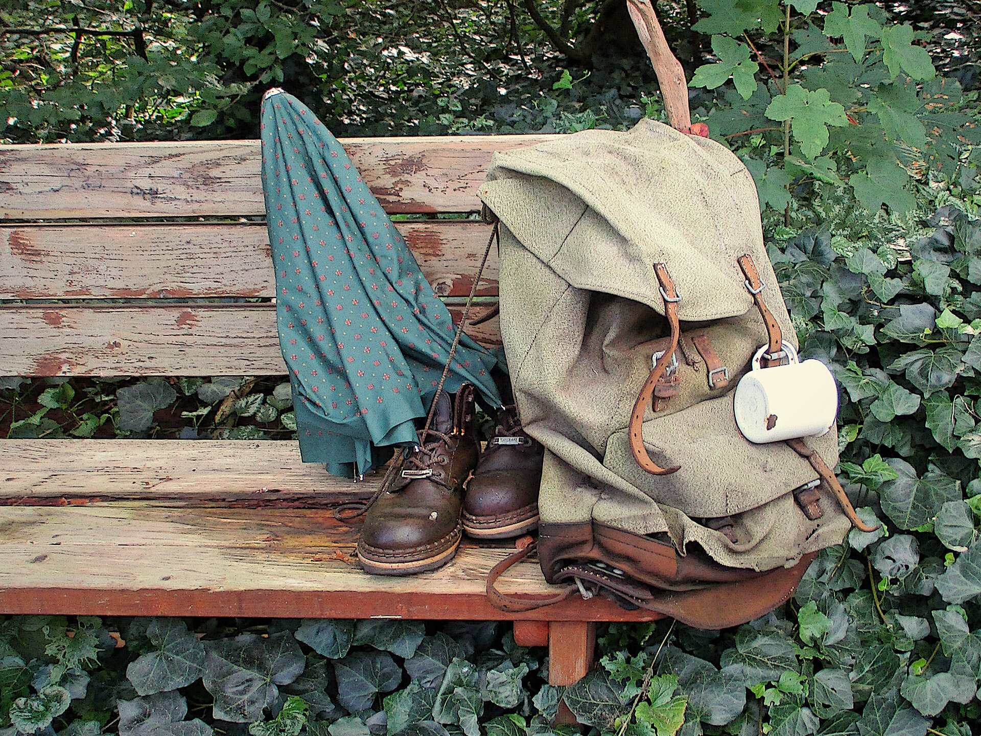 Bank, Rucksack, Wanderschuhe