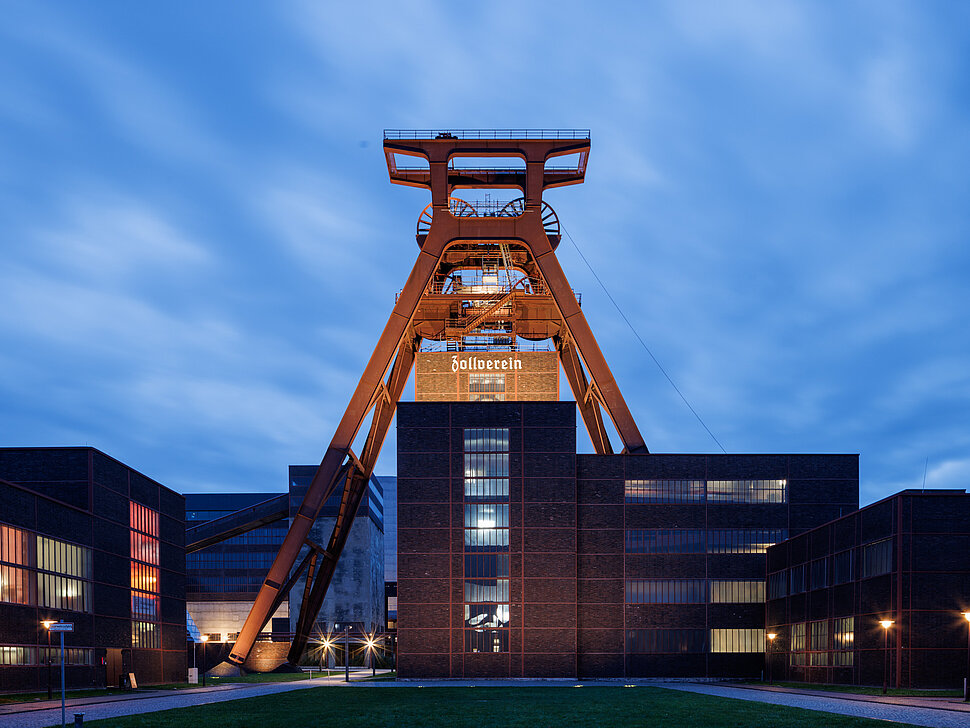 Förderturm am Abend