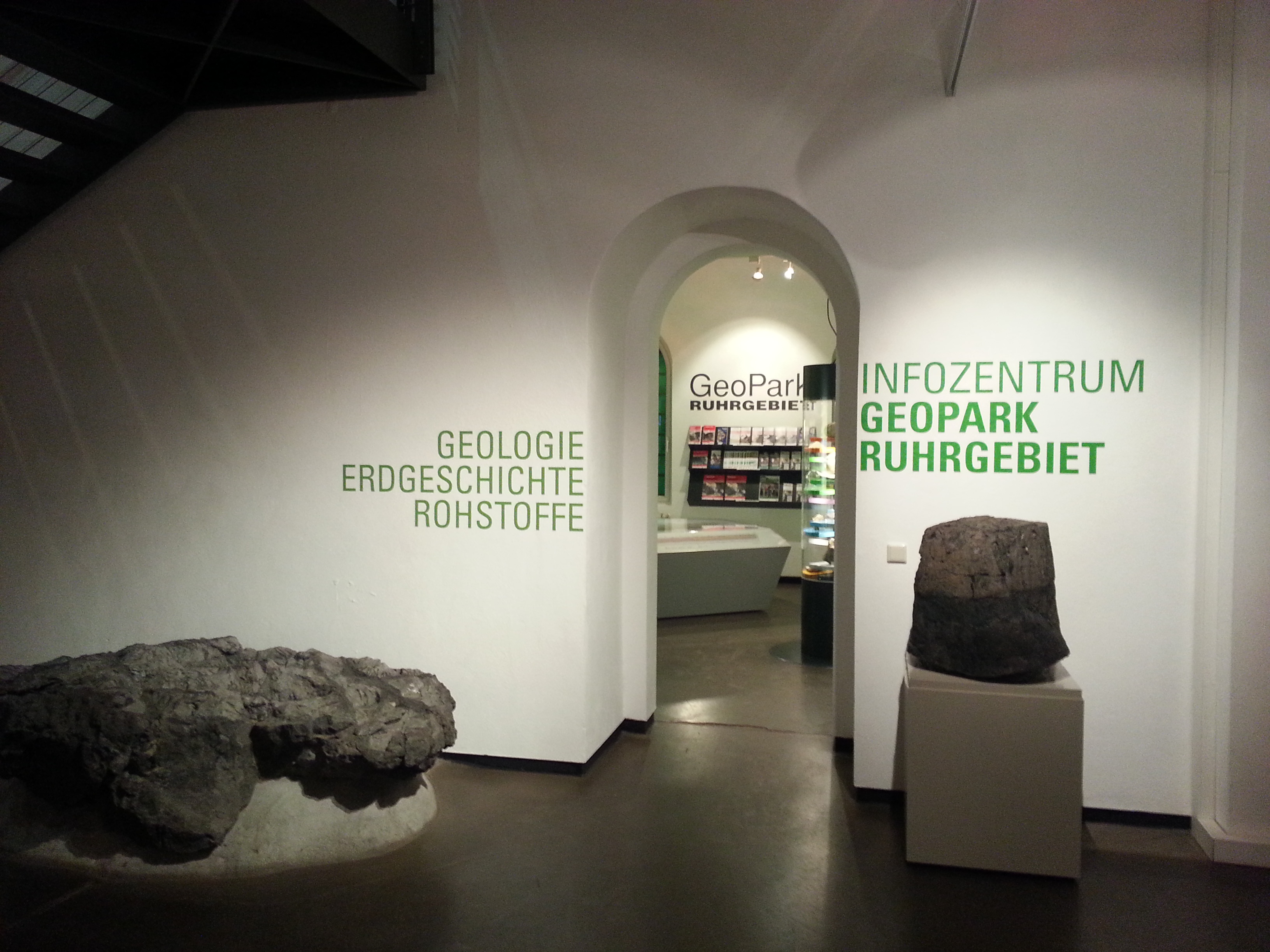Blick durch Eingang in Infozentrum