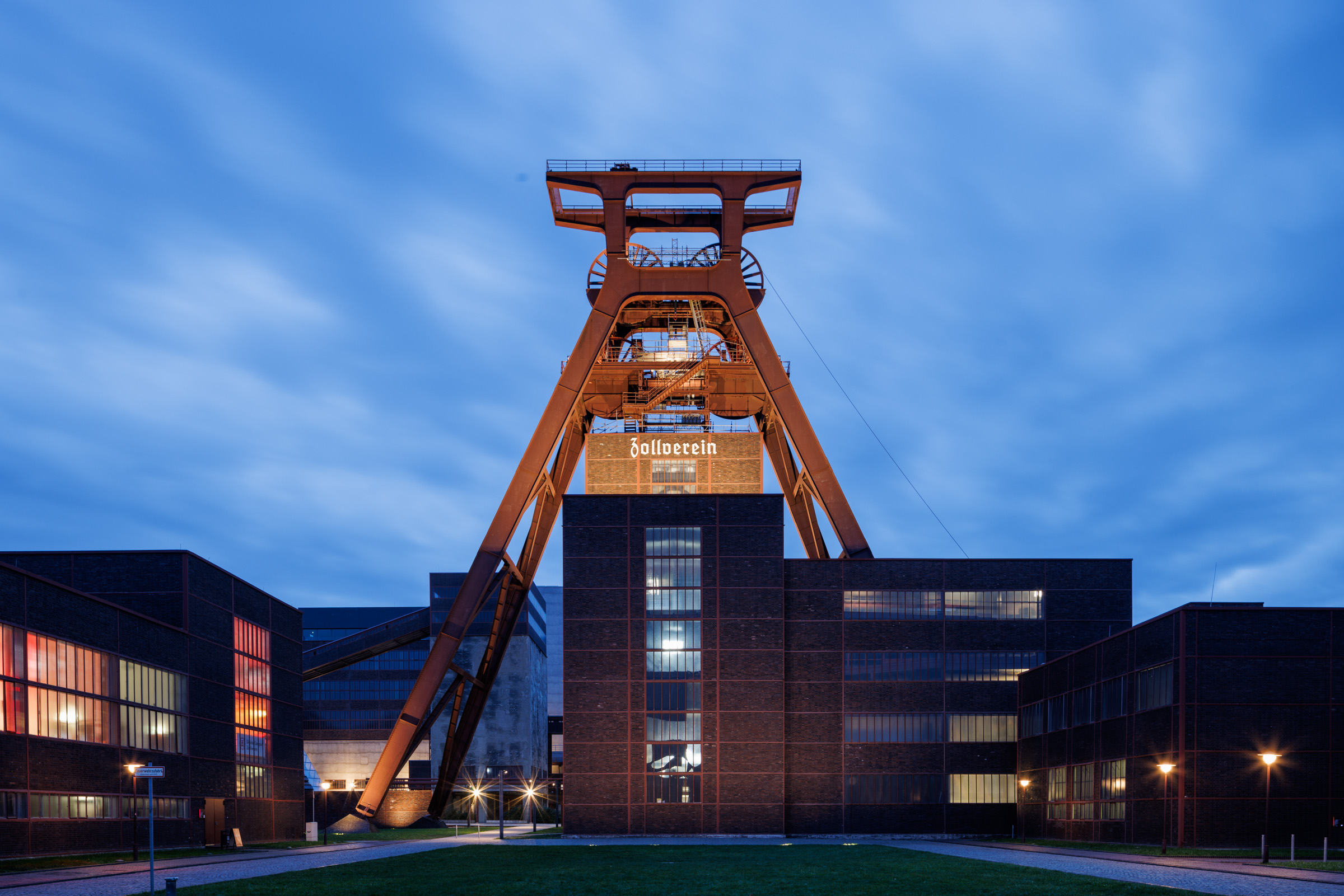 Förderturm am Abend