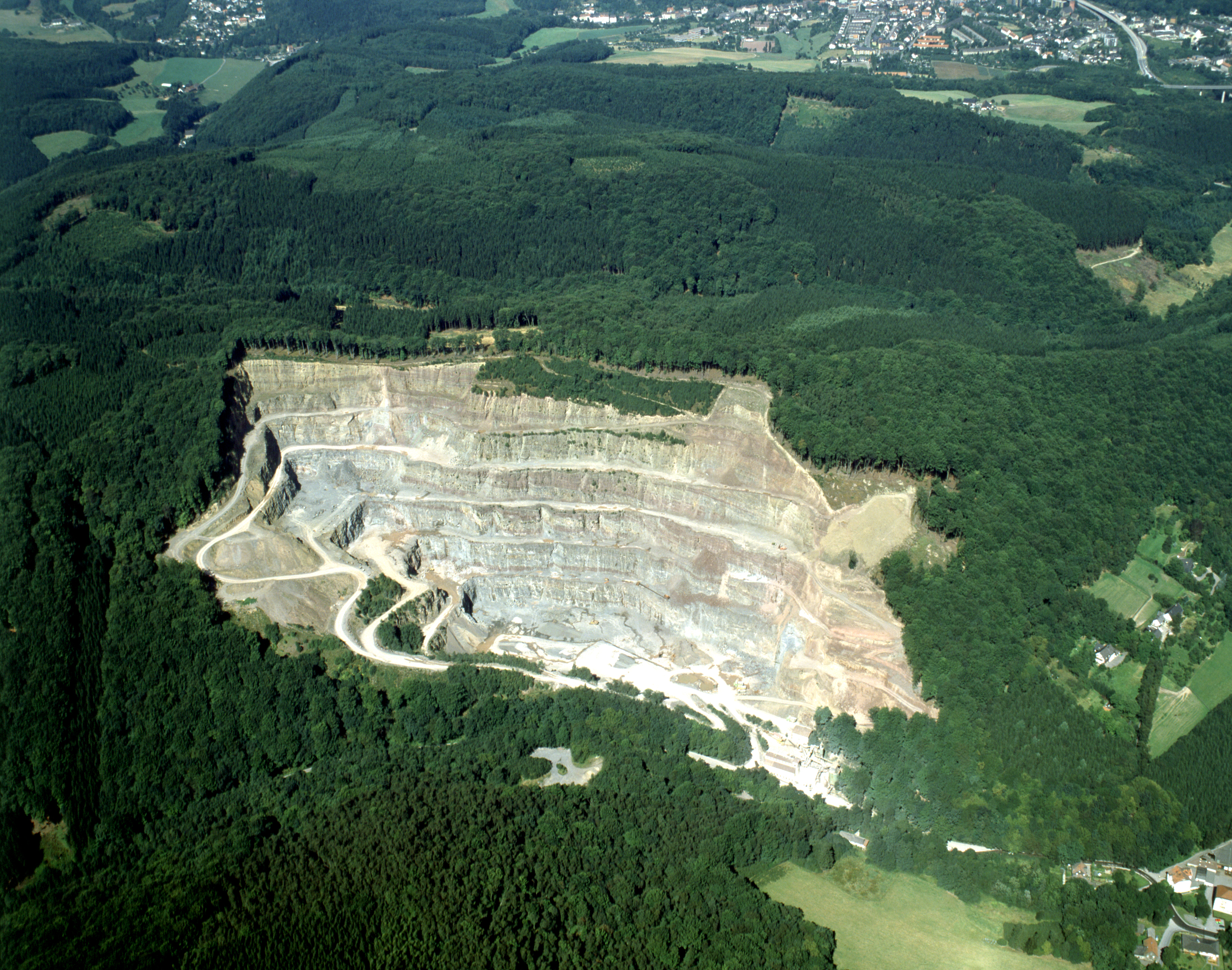 Luftbild eines Steinbruchs