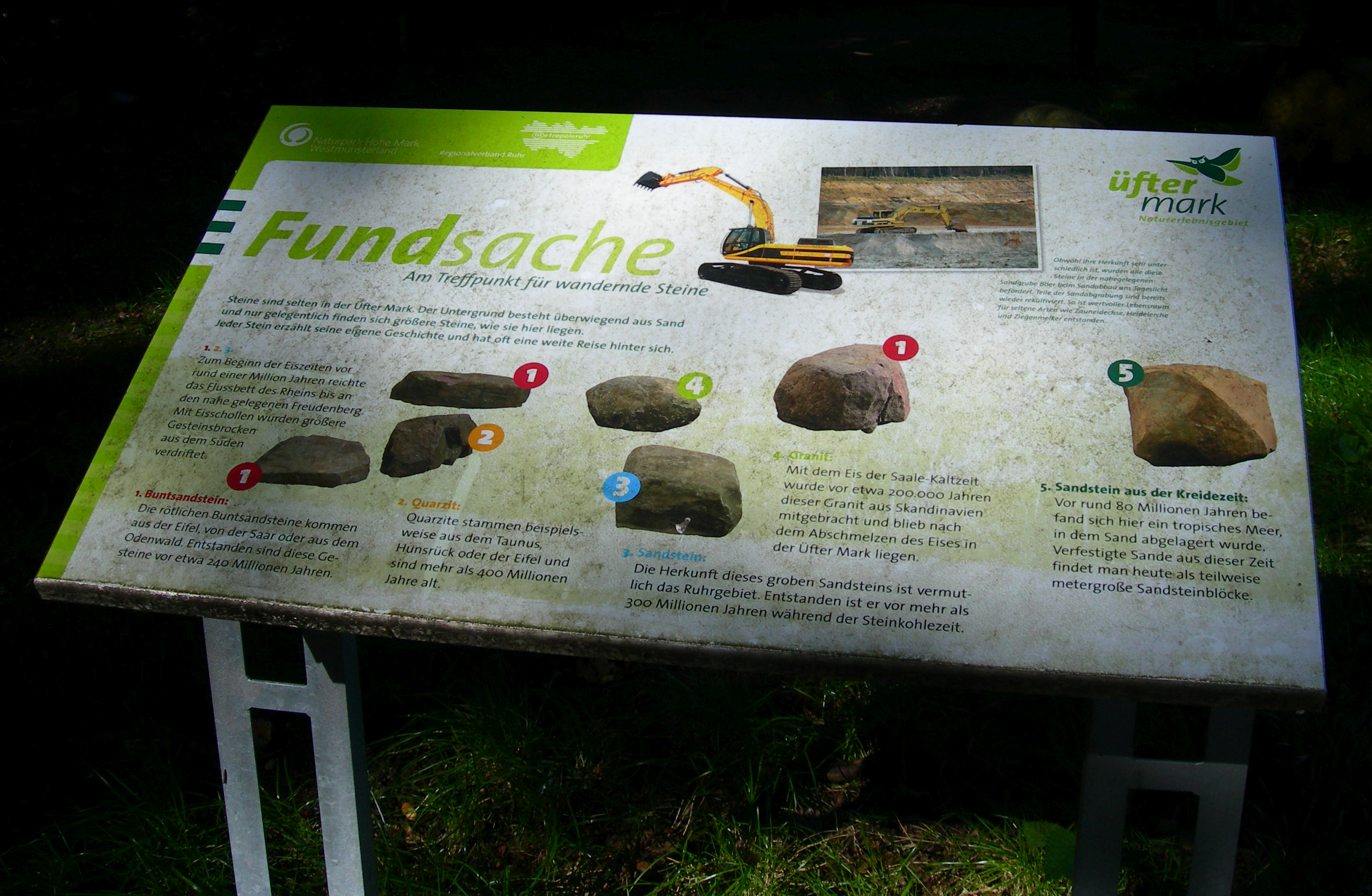 Infotafel zum Thema Findlinge