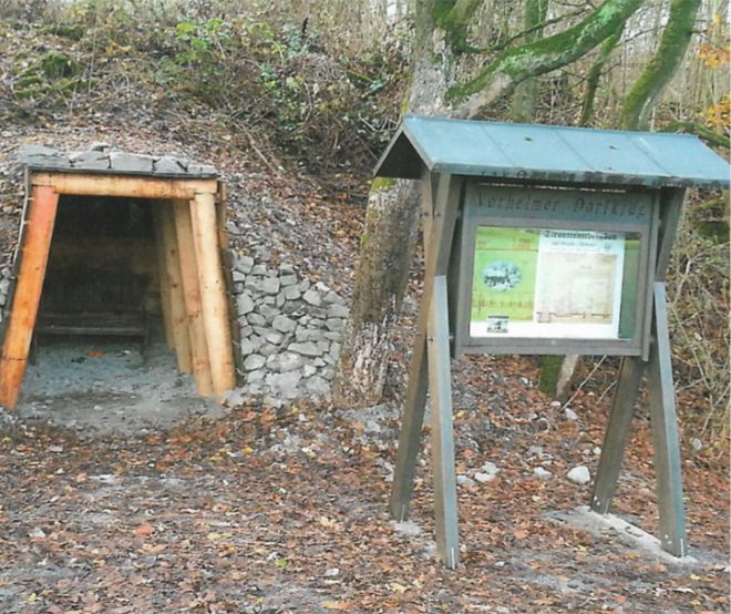 Stolleneingang und Infotafel